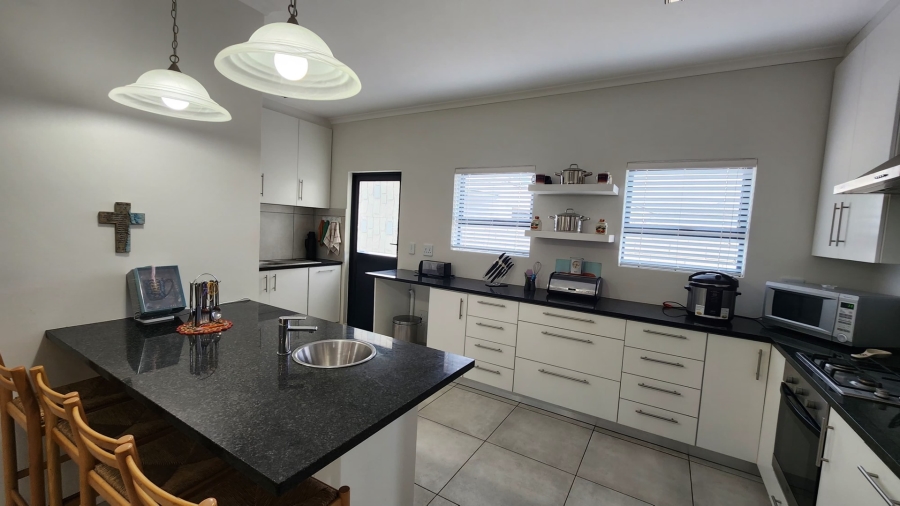 3 Bedroom Property for Sale in Country Club Western Cape